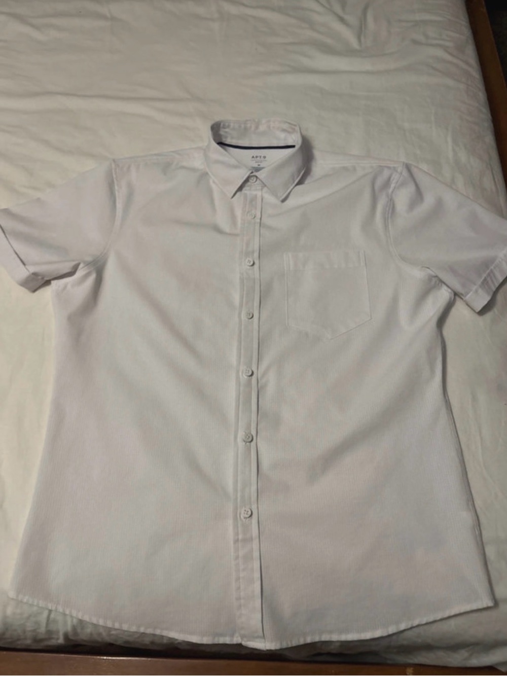Apt. 9 Men’s White Short-Sleeve Button-Down Shirt with Chest Pocket